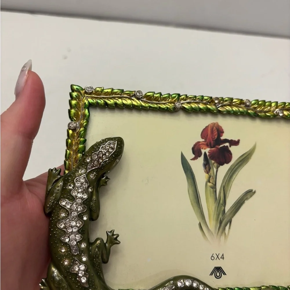 Green and white Rhinestone Lizard photo frame     6 x 4